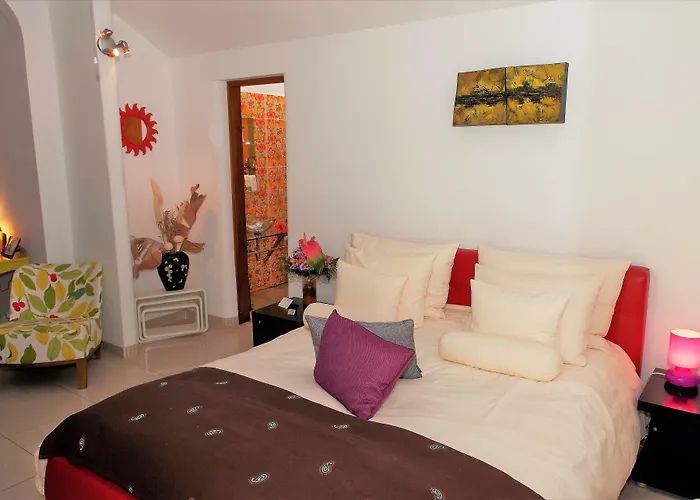 Birdcage Gay Men And Lifestyle (adults Only) Feriested 4*