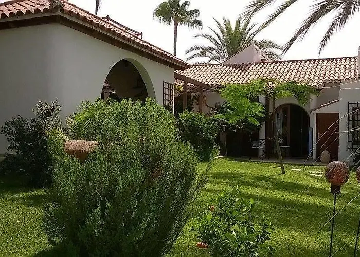 Birdcage Gay Men And Lifestyle (adults Only) 4*