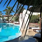 Курортний комплекс Birdcage Gay Men And Lifestyle (adults Only)