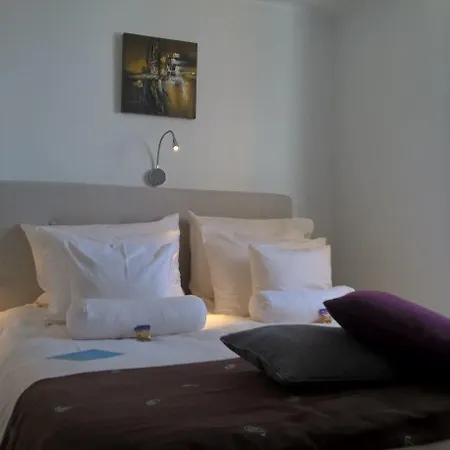 Birdcage Gay Men And Lifestyle (adults Only)