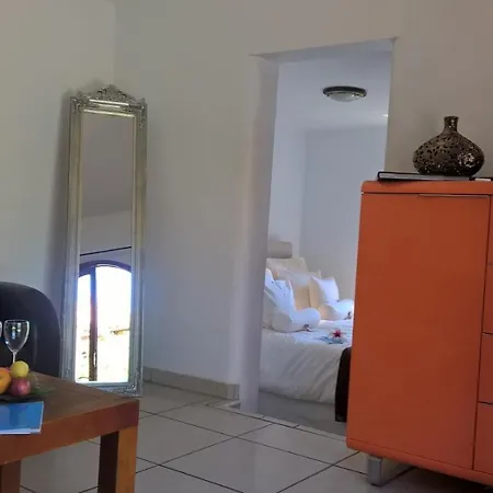 Birdcage Gay Men And Lifestyle (adults Only) 4*