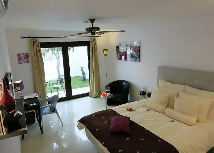 Курортний комплекс Birdcage Gay Men And Lifestyle (adults Only)