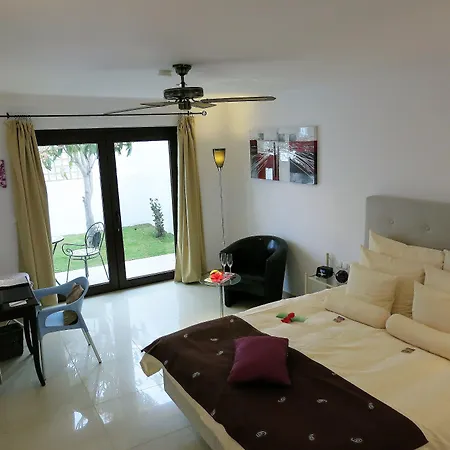 Resort Birdcage Gay Men And Lifestyle (adults Only)