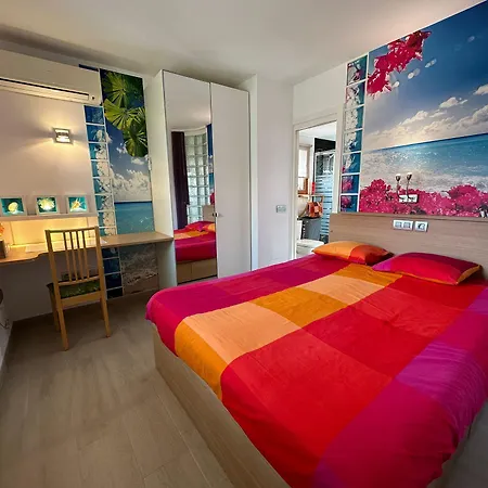 Birdcage Gay Men And Lifestyle (adults Only) Semesteranläggning (resort)