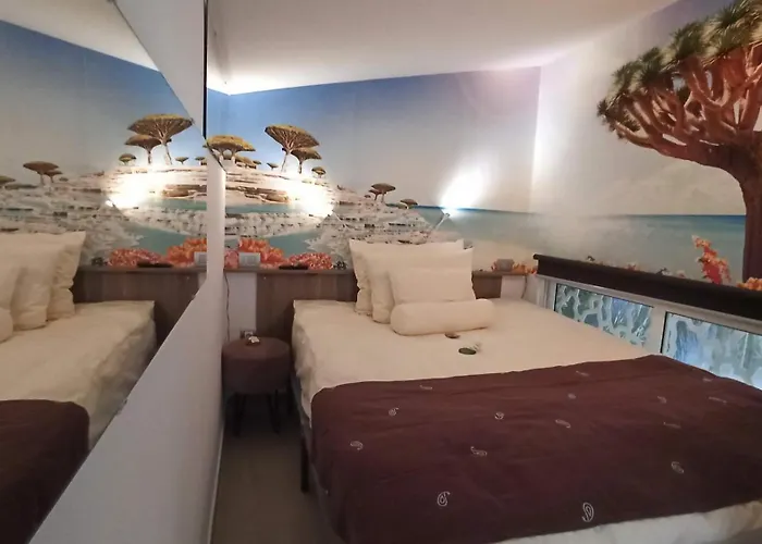 Resort Birdcage Gay Men And Lifestyle (adults Only) 4*