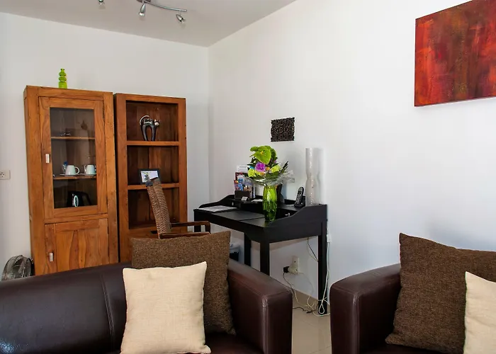 Birdcage Gay Men And Lifestyle (adults Only) 4*