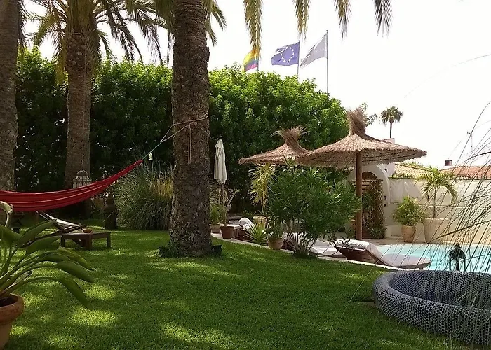 Birdcage Gay Men And Lifestyle (adults Only) 4*